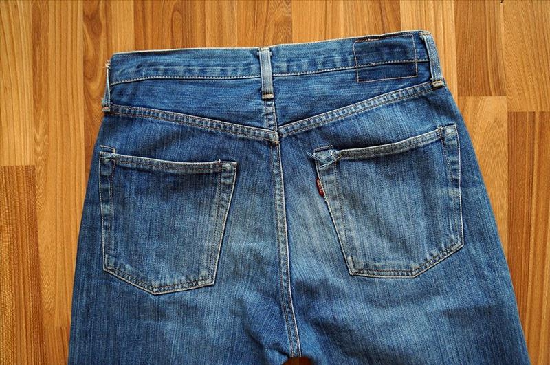 ประมูลสินค้ามือสอง : DENIME Jeans ผ้าด้านฟอกสีเฟดจากการใช้งาน สภาพดี มี